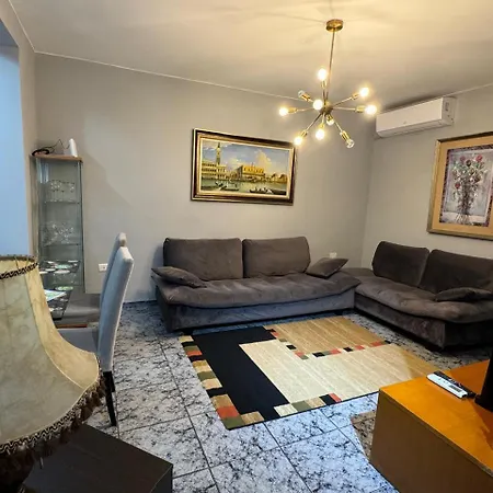 דירה Your House In טיראנה