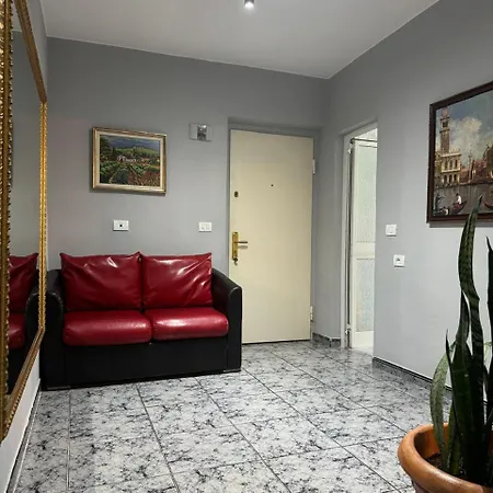 Your House In טיראנה